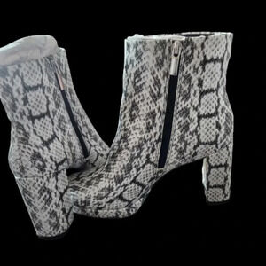 NWT, in box, black and white JustFab "Franchesca" block heeled boots Size 8